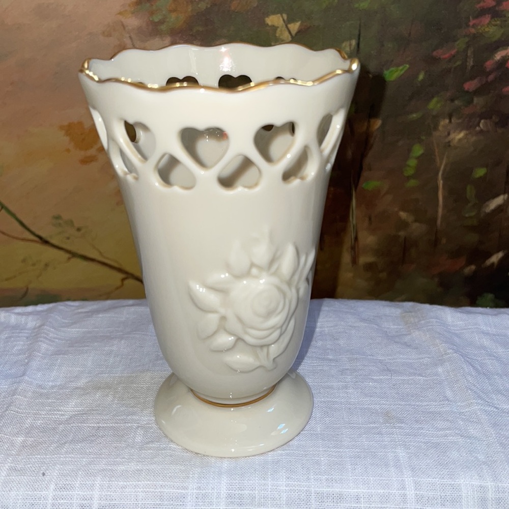 Lenox heart and roses vase - Picture 3 of 7